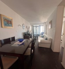 Vende Apatarmento en Peninsula- Punta del Este de 2 dormitorios, a metros del mar.
