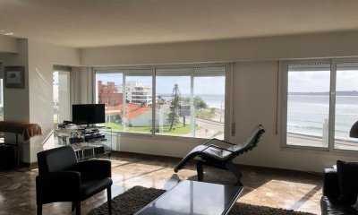 Apartamento de 3 dormitorio frente al Mar Punta del Este. Maldonado