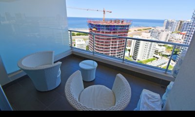 Vende apartamento de 2 dormitorios en Brava Punta del Este con orientacion sureste.