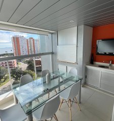 En venta apartamento de 2 dormitorios con vista al mar en Mansa.