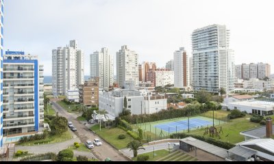 Departamento de 2 dormitorios en venta en torre nueva próxima al mar.