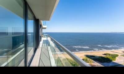 En venta apartamento de 3 dormitorios con vista al mar en Mansa, Punta del Este.