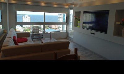 Apartamento de 2 dormitorios en venta, Reciclado. Con vista a la bahía...