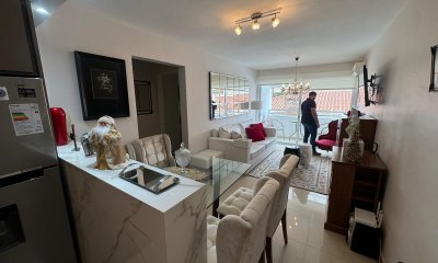 Vende apartamento en edificio de primera fila, Punta del Este