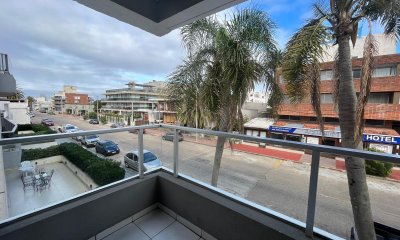 Apartamento en Venta de 2 dormitorios a cuadras del Puerto , Punta del este