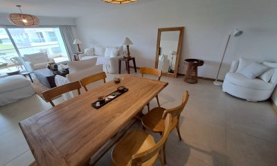Departamento de 2 dormitorios en venta, Playa Brava, Punta del Este. Silente
