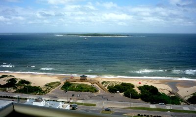 Vende apartamento de 3 dormitorios en Le Jardin, Punta del Este