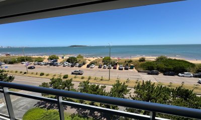 Vende apartamento de 2 Dormitorios en Mansa, Punta del Este.