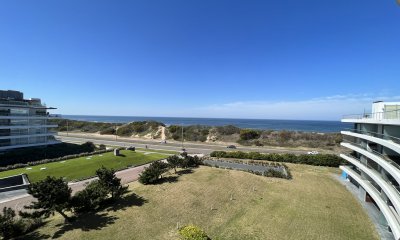 En venta apartamento de 3 dormitorios en Brava, Punta del Este.