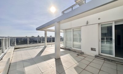 Vende apartamento de 3 dormitorios en Brava- Punta del Este.