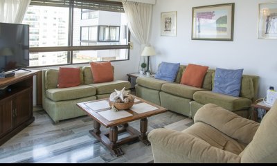 Departamento de 3 dormitorios en venta frente al mar. Playa Brava, Punta del Este