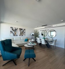Vende apartamento de 2 dormitorios en suite, con balcon, en Mansa - Punta del Este