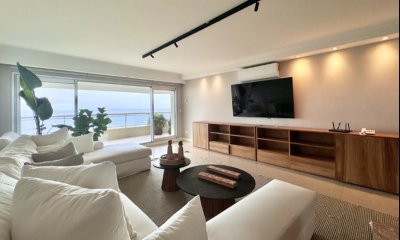 Apartamento en Brava - Punta del Este en venta de 3 dormitorios.