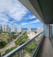 Vende apartamento con vista al mar de 3 dormitorios en Brava, Punta del Este.