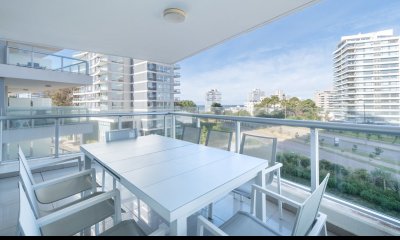 En venta apartamento de 3 dormitorios en suite, en Brava Punta del Este.