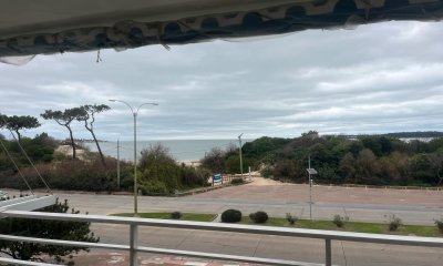 Vende apartamento de 3 dormitorios en Mansa, Punta del Este.