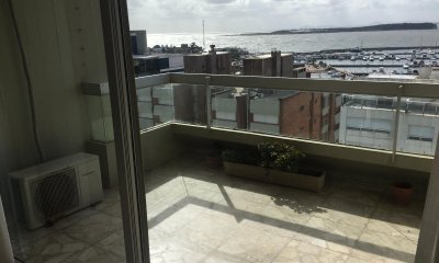 Apartamento en venta con vista al puerto