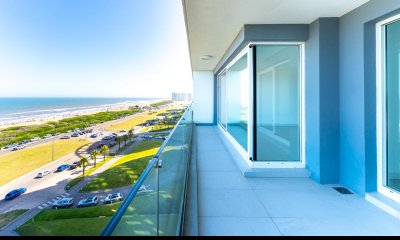 Se vende apartamento con vista inigualable al mar, de 3 dormitorios en Brava, Punta del Este.