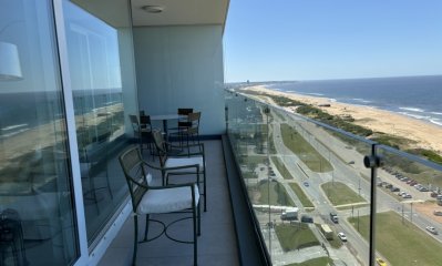 Vende apartamento de 3 dormitorios con vista al mar en Brava, Punta del Este