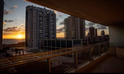 A pasos de Playa Mansa, dpto de 2 dorm + dep en Playa Mansa. Season Tower