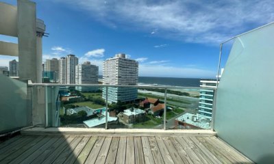 En venta apartamento con vita al mar en la Playa Brava de 2 dormitorios.