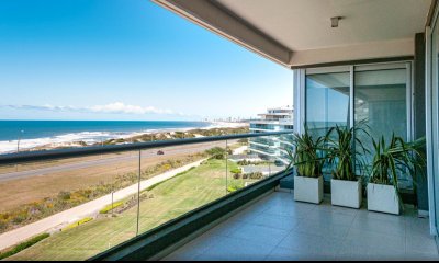 PENTHOUSE EN TIBURON TERRAZAS OCEANO, 4 SUITES Y SERVICIO, PUNTA DEL ESTE, RINCÓN DEL INDIO. EN VENTA
