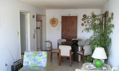 Vende apartamento de 3 dormitorios en Peninsula, con agradable vista.