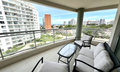 Vende Apartamento en Brava - Punta del Este de 3 dormitorios.