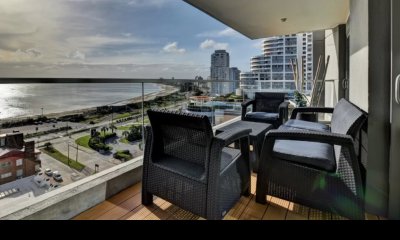 Moderno apartamento en excelente torre, con vista al mar.