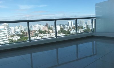 Vende Elegante apartamento de 3 dormitorios a solo metros del mar en Brava – Punta del Este