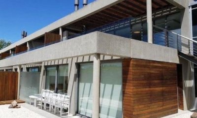 Apartamento en Venta de 3 dormitorios en el Edificio Alta Mar en Punta Ballena.