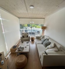 Vende en Punta del Este, apartamento de 2 dormitorios.