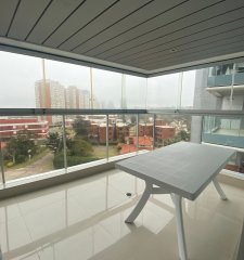 Venta Apartamento 2 dormitorios en Playa Mansa en Edificio de categoría