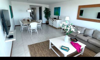 Vende apartamento de 2 dormitorios en Montoya, La Barra.