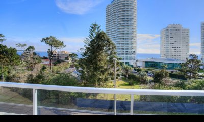 Apartamento en Venta de 3 dormitorios en Playa Mansa , Punta del este