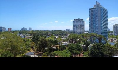 Departamento de 2 dormitorios en venta en Ocean Drive, proximo al mar.