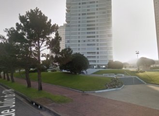 Vende apartamento de 2 dormitorios en lincon center , playa mansa , punta del este