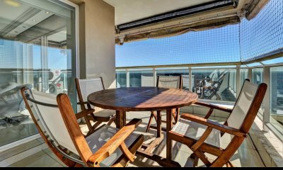 Departamento en venta en Torre Le Jardin, Playa Mansa.  Punta del Este.