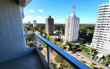 Departamento de 2 dormitorios y medio sobre Roosevelt, PUNTA DEL ESTE