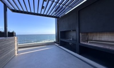 En venta apartamento de 3 dormitorios más servicio en la Barra, Punta del Este.