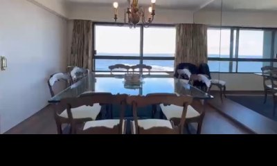 Apartamento en Peninsula, Punta del Este de 4 dormitorios a metros del mar.