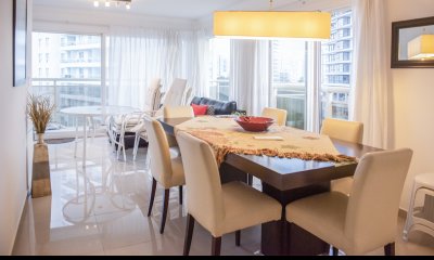 En venta apartamento de 2 dormitorios, en Brava Punta del Este a pasos del mar.