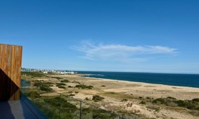 En venta apartamento en manantiales de 4 dormitorios, con vista al mar.