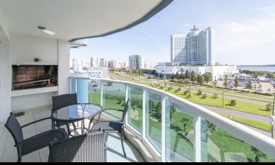 Alquila departamento de 2 dormitorios en Punta del Este