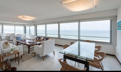Apartamento en Venta de 3 dormitorios Frente al Mar en Playa Brava , Punta del este