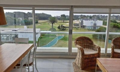 Vende apartamento de 2 dormitorios en Punta del Este, Brava.