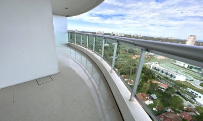 Vende apartamento de 2 dormitorios con hermosa vista. Mansa Punta del Este.