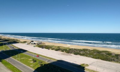 Vende apartamento de 3 dormitorios en Brava, Punta del Este con vista al mar.