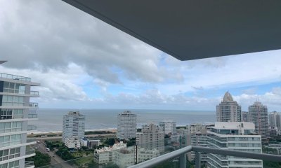 Departamento en venta en Torre One, Punta del Este.