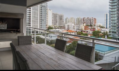 Departamento en venta y alquiler de 3 dormitorios en Playa Brava , Punta del este